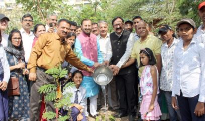 वृक्षारोपणासह झाडांचे संगोपन करणे अधिक गरजेचे : प्रकाश जावडेकर