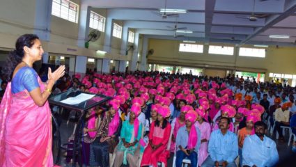 ‘आईचा पदर धरणारी मी, आता आईला माझा पदर धरावा लागतो’ : सुप्रिया सुळे