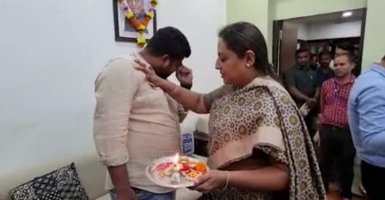 ॲड यशोमती ठाकूर यांनी संपुर्ण स्टाफचा सत्कार करत घेतला निरोप
