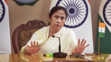 पुढील आठवड्यात सोनियांना भेटणार ममता, विखुरलेल्या विरोधकांना एकत्र आणण्यासाठी पुढाकार