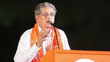 बंडखोर आमदार मुंबईत येताच निम्मे सेना भवनात येतील- सुभाष देसाई