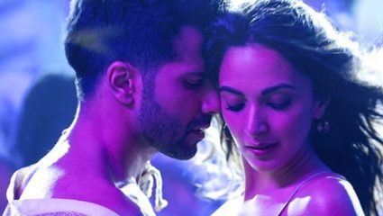 कियारा कॅमेऱ्यासमोर पोज देत असताना अचानक वरुणने केले असे कृत्य