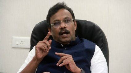 मतदानाच्या एकदिवस आधीच विरारमध्ये जोरदार राडा; विनोद तावडेंवर पैसे वाटल्याचा आरोप