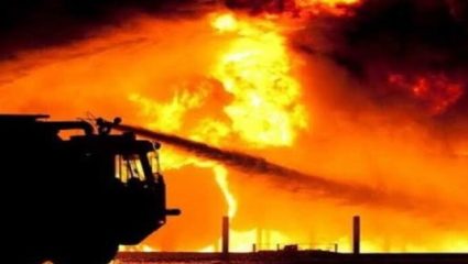 मोशीमध्ये दोन कंपन्यांना भीषण आग, आगीत दोन कंपन्या जळून खाक