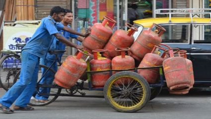 आनंदाची बातमी! व्यावसायिकांच्या गॅस सिलेंडर दरात घट, ‘जाणून घ्या’ काय आहेत नवे दर?