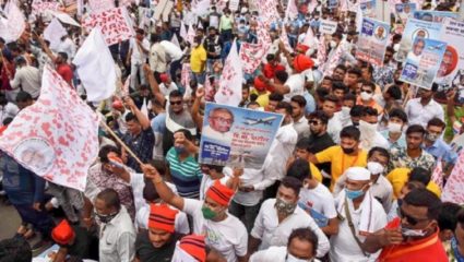 शिंदे गटाच्या विमानतळ नामकरण भूमिकेबाबत उत्सुकता