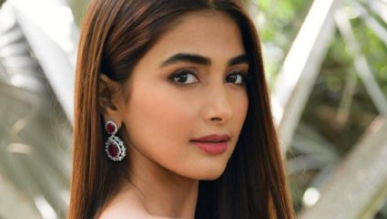 पूजा हेगडेला इंडिगो विमान कर्मचाऱ्याकडून वाईट वागणूक, एअरलाइनने मागितली माफी