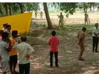एक मृतदेहावर दोघांचा दावा, १९ दिवसांनी कबरीतून बाहेर काढण्यात आला मृतदेह, आता होणार DNA चाचणी