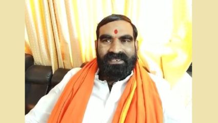 ‘दादुड्या, मिशी कधी काढतोस?’; ठाकरे गटाच्या महिला पदाधिकाऱ्याचा संतोष बांगरांना प्रश्न; जाणून घ्या नेमकं प्रकरण काय?