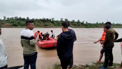 वर्धा नदीपात्रात शिक्षकाने घेतली उडी, स्वतःच्या लग्नसाठी फेशियल करून येतो म्हणून निघाला घरातून
