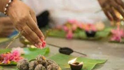 गावातील तरुणांनी घातले लोकप्रतिनिधींच्या नावे श्राद्ध, कारण जाणून घेतल्यानंतर तुम्हीही व्हाल हैराण