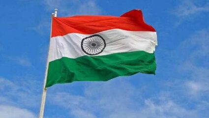 दीडशे महिलांकडून दररोज ५० हजार झेंडे निर्मिती; सुरतच्या ५०० मिल तिरंग्याचे हब