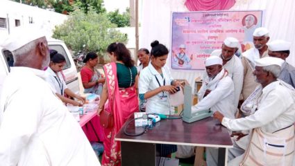 इंदापूरकरांकडून वारकऱ्यांचा पाहुणचार; पालखी दर्शनासाठी भाविकांची गर्दी