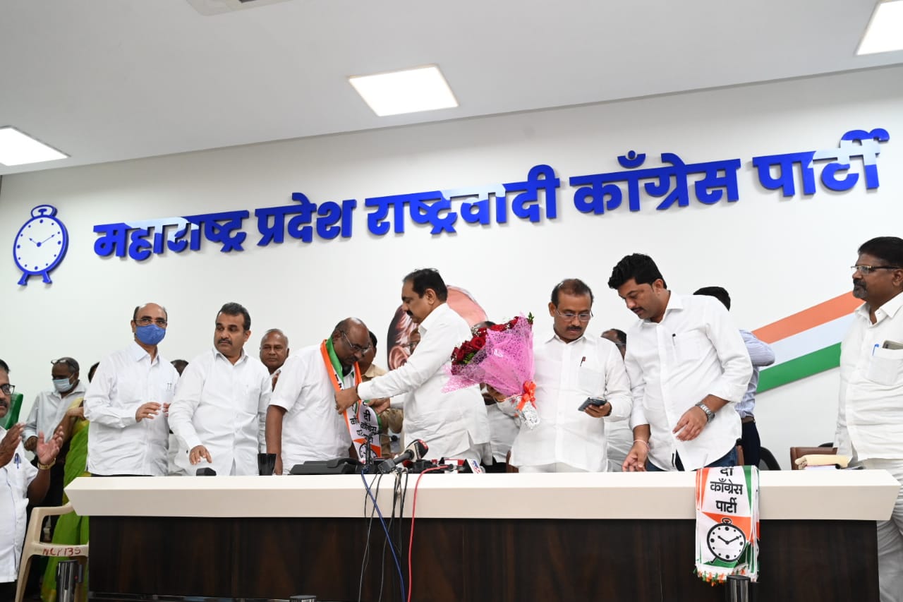 पद्मश्री लक्ष्मण माने यांचा राष्ट्रवादी काँग्रेसमध्ये प्रवेश, राष्ट्रवादीला गतवैभव आल्याशिवाय राहणार नाही – जयंत पाटील 