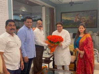 शिंदे गटातील आमदार राज ठाकरेंच्या भेटीला, सदा सरवणकरांनी घेतली मनसे अध्यक्ष राज ठाकरेंची भेट