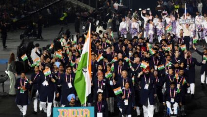 बर्मिंगहॅममध्ये राष्ट्रकुल स्पर्धेचं थाटात उद्घाटन, मलालाकडून खेळाडूंचं स्वागत