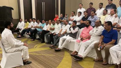 मंत्रीपदावरून शिंदे गटात रस्सीखेच; पत्ता कट होण्याची संजय शिरसाटांना भिती