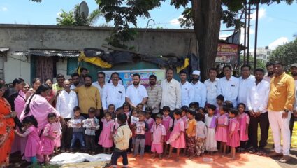 बाळासाहेब पाटील यांच्या वाढदिवसानिमित्त कराडमध्ये विद्यार्थ्यांना करण्यात आले शालेय गणवेशाचे वाटप