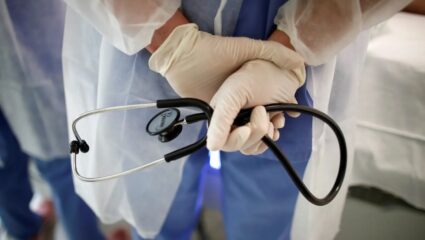 २० हजार मेडिकल विद्यार्थ्यांचे भवितव्य अंधारात; केंद्रीय सरकारचे ‘हे’ स्पष्टीकरण