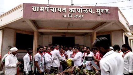 भाजपा कार्यकर्त्यांनी नाल्या, रस्ते साफ करून मुरुड ग्रामपंचायतीला कचरा दिला भेट