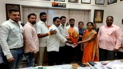 पेण तालुकाप्रमुख तुषार मानकवळे सहकाऱ्यांसह शिंदे गटात सामील