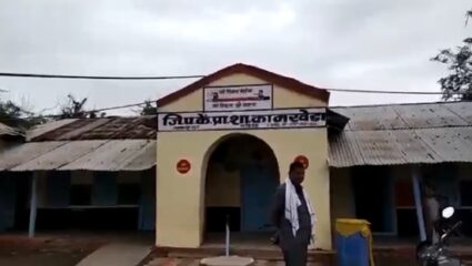 जिल्हा परिषद शाळेच्या खोलीचा भाग कोसळून विद्यार्थी जखमी