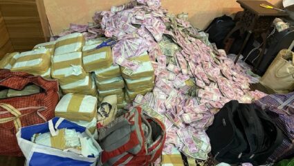 ईडीचे पश्चिम बंगालमध्ये छापे; कोट्यवधींची रोकड जप्त