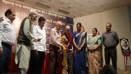 लोकशाहीर अण्णा भाऊंच्या विचाराने समाजवादी भारताचे स्वप्न साकार होईल : सुशीलकुमार शिंदे