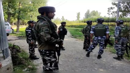 वायुसेनेच्या ताफ्यावर दहशतवाद्यांचा हल्ला; पाच जवान जखमी