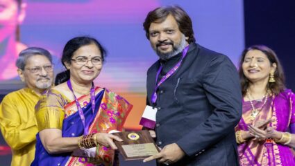 ‘प्लॅनेट मराठी’च्या शिरपेचात मानाचा तुरा, अक्षय बर्दापूरकर यांचा बृहन्महाराष्ट्र मंडळाच्यावतीने सन्मान