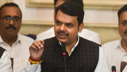 ‘भेगा पडलेली वज्रमूठ आमचा सामना करु शकत नाही’; उपमुख्यमंत्री फडणवीसांनी वज्रमूठ सभेची उडवली खिल्ली