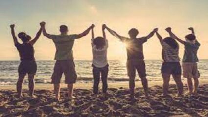 ऑगस्टच्या पहिल्या रविवारीच का साजरा करतात फ्रेंडशिप डे, जाणून घ्या