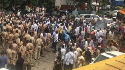 राज्यपालांच्या वक्तव्याचा राष्ट्रवादीकडून निषेध; ठाण्यात आंदोलकांना घेतले ताब्यात