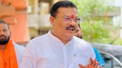 ‘अरे आमच्याकडेही पहाना जरा…’, मंत्रिपद न मिळाल्याने संजय शिरसाट यांचा सवाल