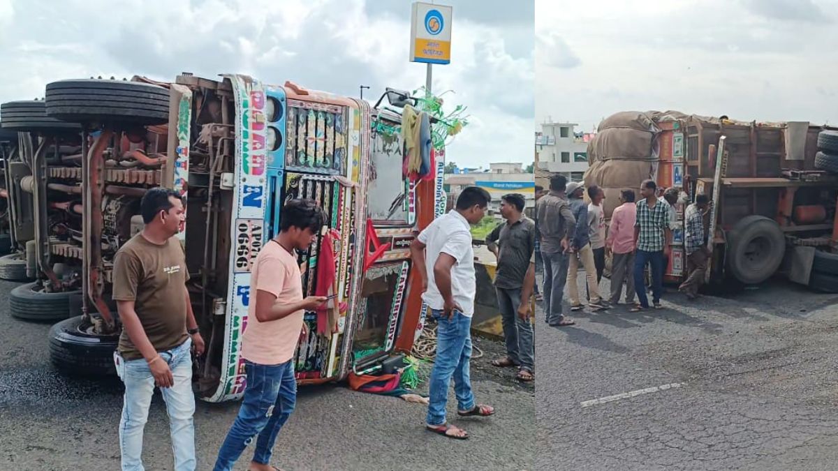 Chilli truck overturned while avoiding potholes, incident on Vadki flyover