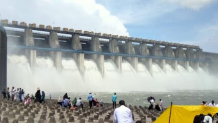 अप्पर वर्धा धरणाचे १३ दरवाजे उघडून पाण्याचा विसर्ग