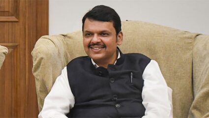 देवेंद्र फडणवीस यांनी घेतली शैलेश टिळकांची भेट; बंद दरवाज्या आड चर्चेने तर्कवितर्कांना उधाण