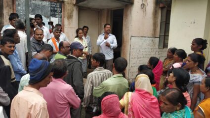 वेळे ग्रामसभा ग्रामस्थांनी उधळली; माजी जिल्हा परिषद सदस्याची जीभ घसरली