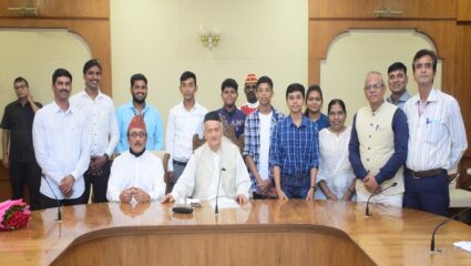 अभिनेता जॅकी श्रॉफ यांच्या उपस्थितीत ‘राजभवनचा समुद्र किनारा’ माहितीपटाचं प्रकाशन!