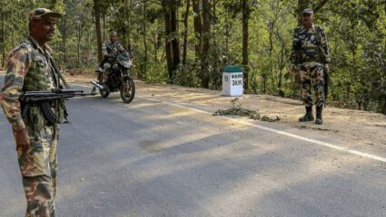 दंतेवाडामध्ये पाच लाखांचे बक्षीस असलेल्या नक्षलवाद्याचा चकमकीत खात्मा