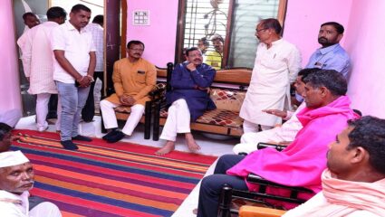 वीजेचा शॉक लागून तरुण शेतकर्‍याचा मृत्यू; आमदार कराड यांच्याकडून कुटुंबीयांचे सांत्वन