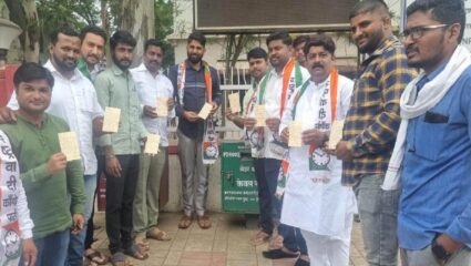 राज्यपालांच्या निषेधार्थ पंढरपुरातून १ हजार पत्र; राष्ट्रवादी युवक काँग्रेसकडून हकालपट्टी करण्याची मागणी