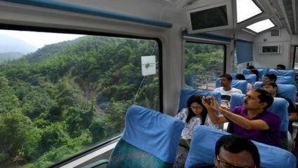 पुणे-सिकंदराबाद-पुणे शताब्दीमध्ये बसून तुम्ही पाहू शकता निसर्गरम्य दृश्य…