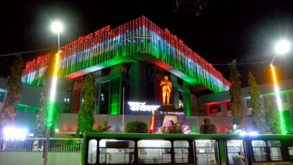 विद्युत रोषणाईने उजळल्या महापालिका इमारतीसह क्षेत्रीय कार्यालयांच्या इमारती