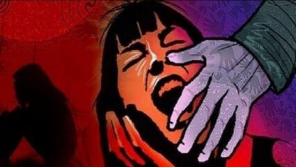 भंडारा जिल्ह्यातील अत्याचारप्रकरणी दोन पोलीस अधिकारी निलंबित; गृहमंत्र्यांचे आदेश