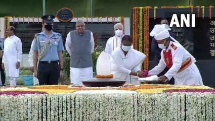 अटलबिहारी वाजपेयींच्या चौथ्या पुण्यतिथीनिमित्त राष्ट्रपतींसह पंतप्रधान मोदींची श्रद्धांजली