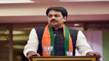 साखर उद्योगाला उभारी देण्यासाठी केंद्र व राज्य सरकारने धोरणे आखावीत; हर्षवर्धन पाटील यांची मागणी