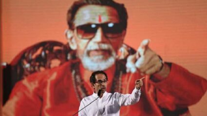 ही मशाल अन्याय, गद्दारीला जाळणारी; उद्धव ठाकरेंचा शिंदेंवर निशाणा