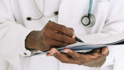 केंद्र सरकारकडून 40 वैद्यकीय महाविद्यालयांची मान्यता रद्द; व्यवस्थेत अनेक प्रकारच्या त्रुटी आढळल्यानं कारवाई