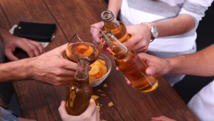 आठवड्यातून चार दिवसापेक्षा अधिक अल्कोहोल प्यायल्यास मेंदूमध्ये होतात ‘हे’ बदल
